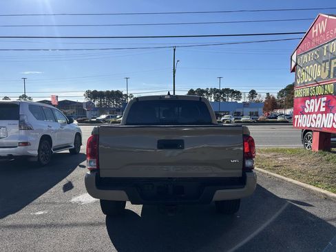 Used 2020 Toyota Tacoma 4x4 Double Cab image 6