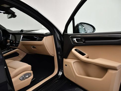 Certified 2026 Porsche Macan AWD/4WD image 48