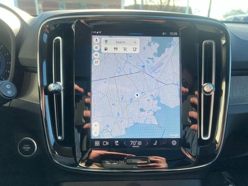 Used 2023 Volvo XC40 B5 Ultimate w/ Protection Package Premier image 19