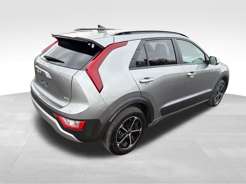 Certified 2025 Kia Niro EX image 9