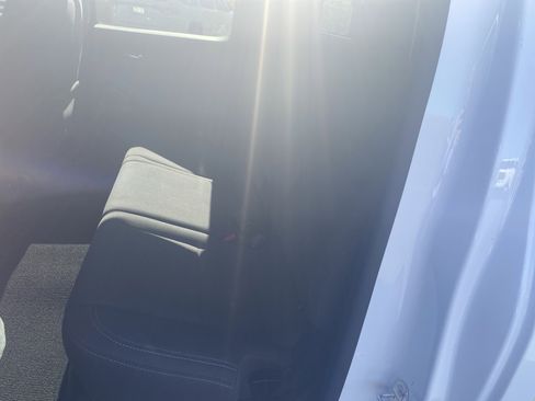 Used 2024 Nissan Frontier SV w/ SV Convenience Package image 19