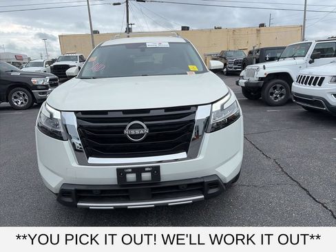 Used 2023 Nissan Pathfinder SL w/ Cargo Package AWD/4WD image 2