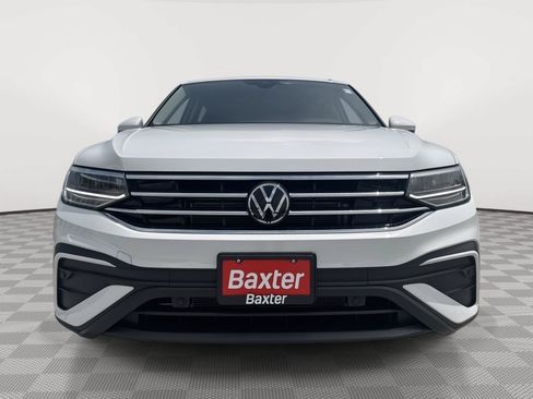 Used 2024 Volkswagen Tiguan SE w/ Panoramic Sunroof Package AWD/4WD image 19