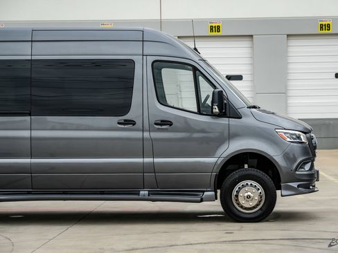 Used 2023 Mercedes-Benz Sprinter 3500 image 21