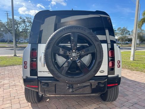 Used 2022 Land Rover Defender 110 X-Dynamic HSE image 5