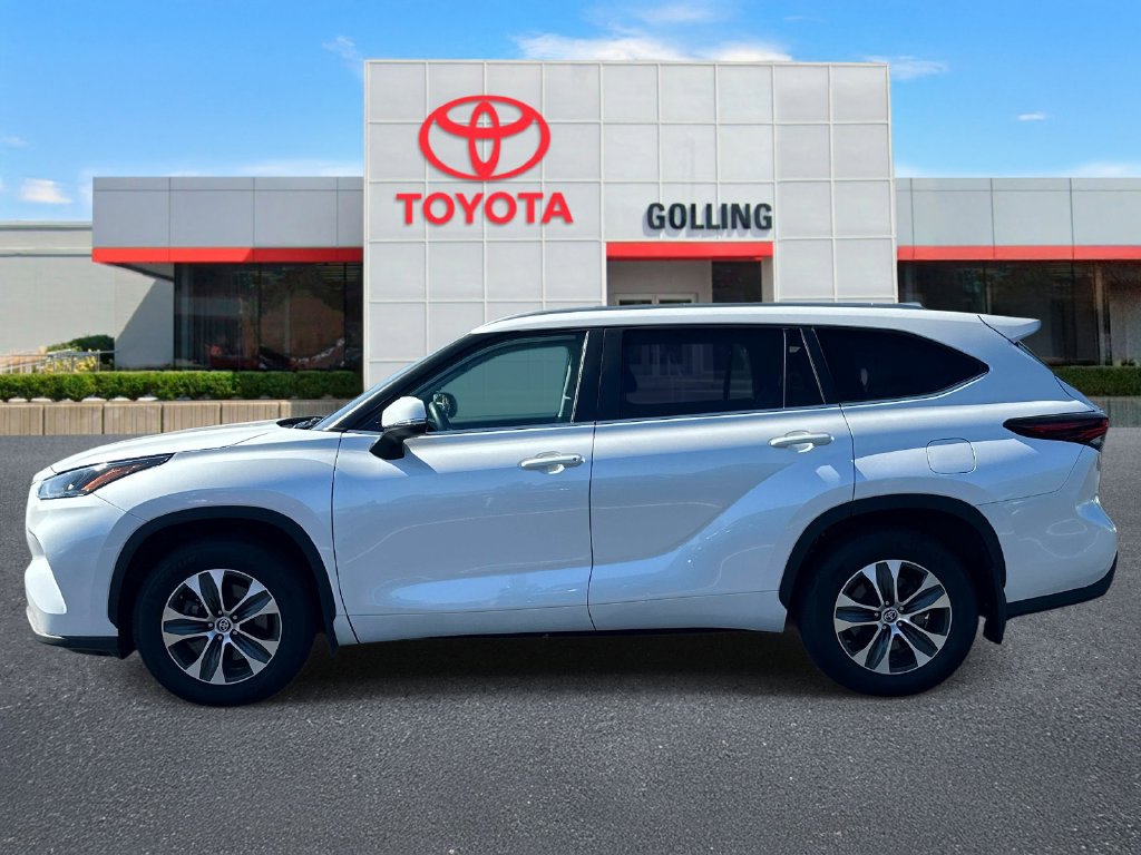 Used 2024 Toyota Highlander XLE AWD/4WD image 2