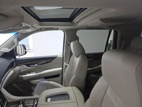 Used 2019 Cadillac Escalade Premium Luxury RWD image 6