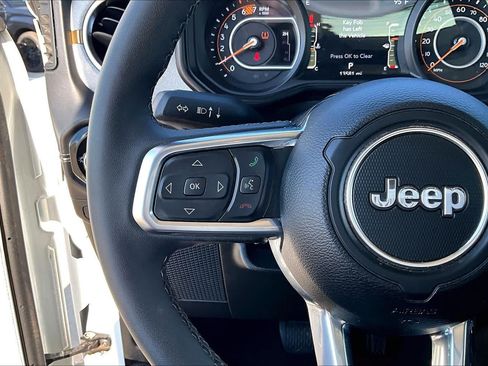 Used 2026 Jeep Wrangler Unlimited Sahara AWD/4WD image 24
