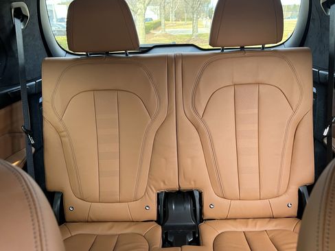 Used 2021 BMW X7 M50i image 34