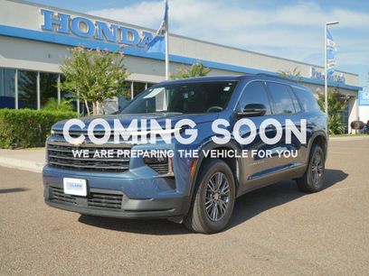 Used 2025 Chevrolet Traverse LT w/ Driver Confidence Package