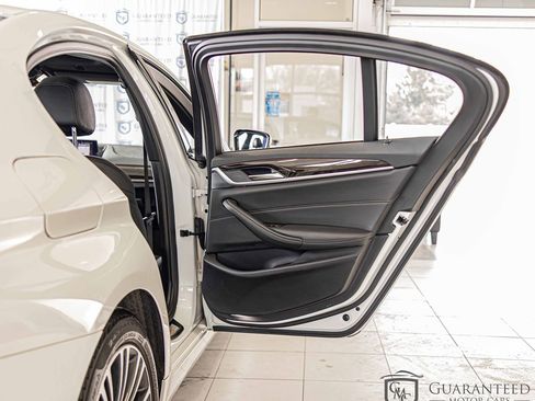 Used 2019 BMW 540i xDrive image 39