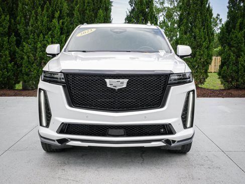 Used 2023 Cadillac Escalade V w/ LPO, ONYX Package AWD/4WD image 3