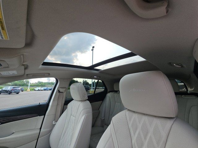 Used 2023 Buick Envision Avenir AWD/4WD image 29