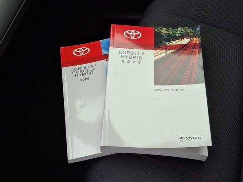 Certified 2025 Toyota Corolla LE image 25