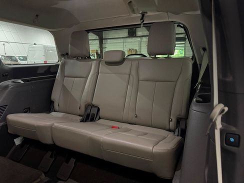 Used 2019 Ford Expedition XLT w/ Equipment Group 202A RWD image 32