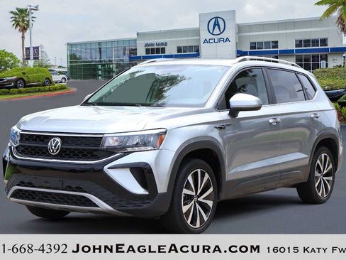 Used 2022 Volkswagen Taos SE FWD image 1