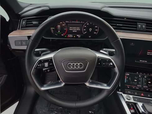 Used 2022 Audi e-tron Premium AWD/4WD image 22