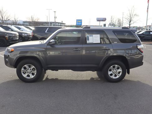 Used 2022 Toyota 4Runner SR5 Premium image 7