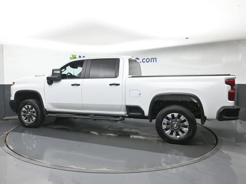 Used 2025 Chevrolet Silverado 2500 Custom w/ Custom Value Package image 18