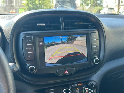 Used 2025 Kia Soul LX w/ LX Technology Package FWD image 21