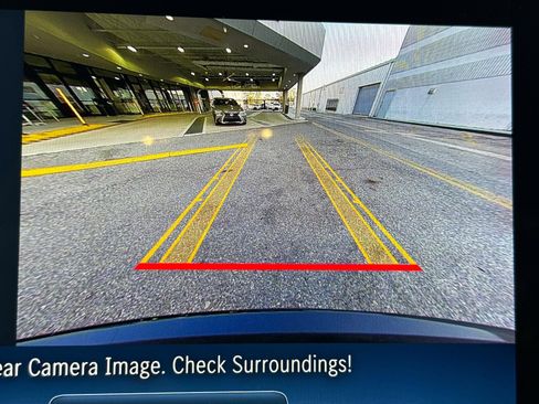 Used 2024 Mercedes-Benz GLC 300 4MATIC image 24