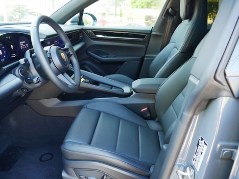New 2026 Porsche Macan 4 Electric AWD/4WD image 5