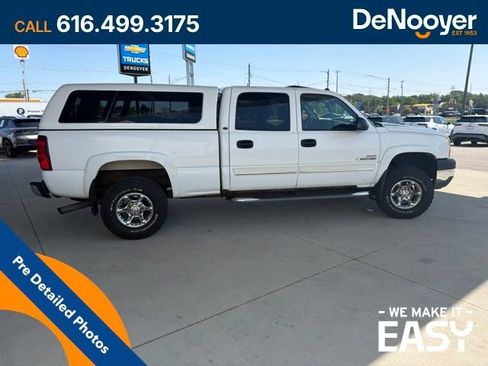 Used 2005 Chevrolet Silverado 2500 LT w/ Heavy-Duty Power Package AWD/4WD image 6