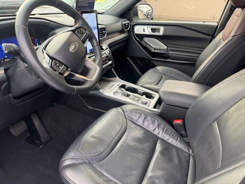 Used 2022 Ford Explorer Platinum w/ Technology Package image 9