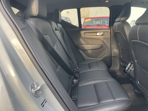 Used 2025 Volvo XC40 B5 Core image 18