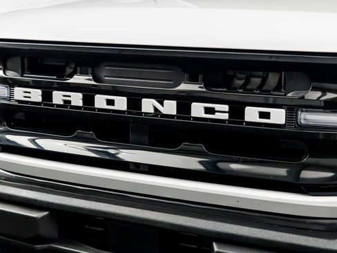 Used 2025 Ford Bronco Outer Banks w/ Sasquatch Package image 4