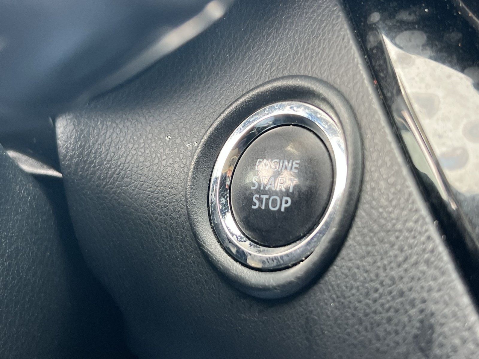 Used 2019 Toyota C-HR XLE FWD image 26