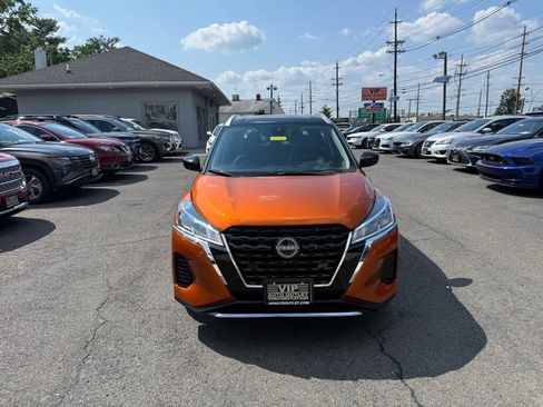 Used 2023 Nissan Kicks SV FWD image 2