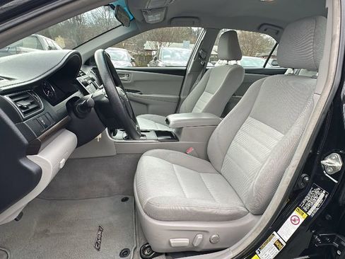 Used 2016 Toyota Camry LE image 9