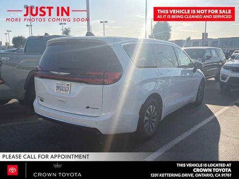 Used 2024 Chrysler Pacifica Limited FWD image 4