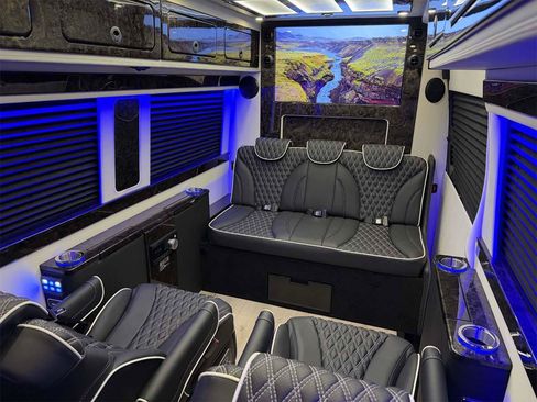 Used 2024 Mercedes-Benz Sprinter 3500 image 4
