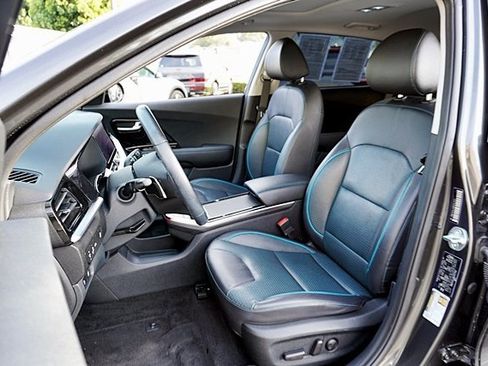 Used 2022 Kia Niro EX Premium image 16