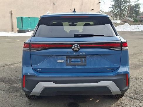 Certified 2025 Volkswagen Tiguan SE w/ Panoramic Sunroof Package image 9