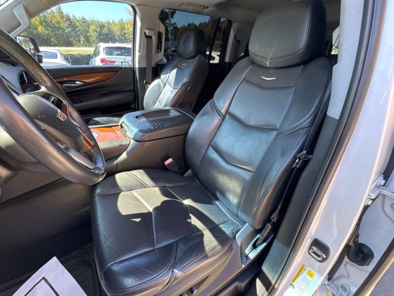 Used 2018 Cadillac Escalade ESV Premium Luxury RWD image 19