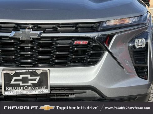 Used 2025 Chevrolet Trax RS w/ Sunroof Package FWD image 4