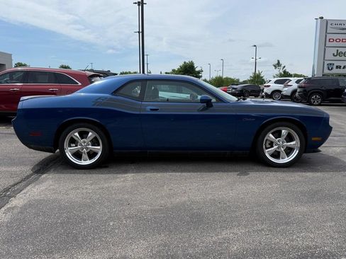 Used 2010 Dodge Challenger R/T RWD image 2
