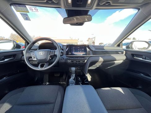 Used 2025 Toyota Camry LE image 32