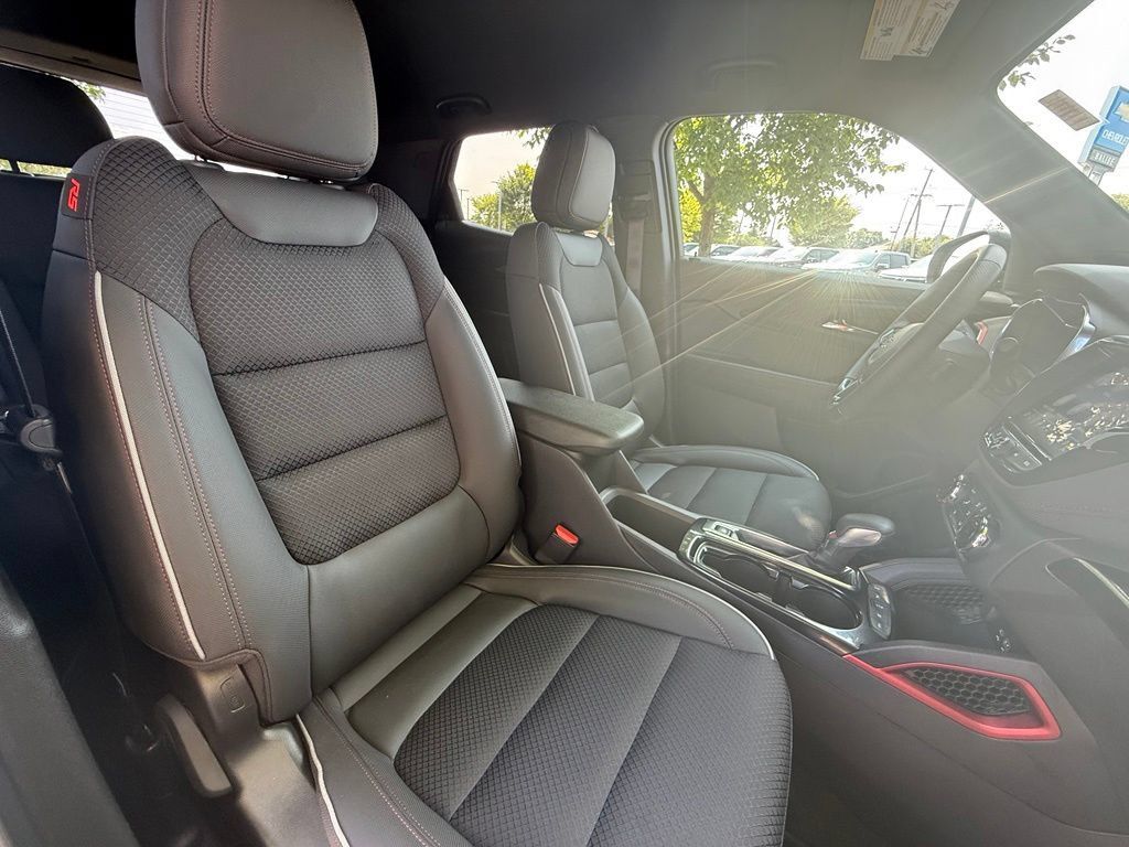 Used 2023 Chevrolet TrailBlazer RS w/ Convenience Package AWD/4WD image 25