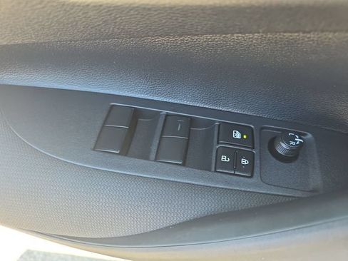 Used 2025 Toyota Corolla LE FWD image 28