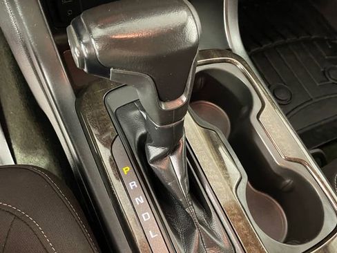 Certified 2017 GMC Canyon SLE w/ SLE Convenience Package image 10