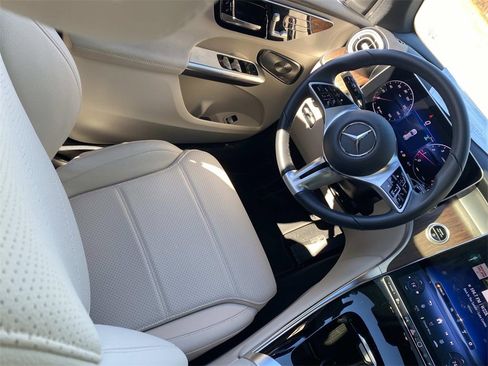 Used 2025 Mercedes-Benz GLC 300 image 29