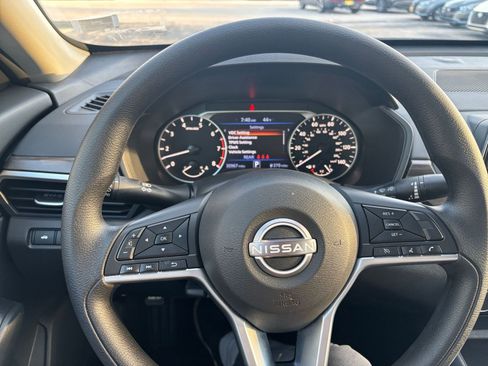 Used 2025 Nissan Altima 2.5 SV image 33