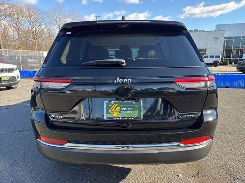 Used 2022 Jeep Grand Cherokee Limited w/ Luxury Tech Group II image 18