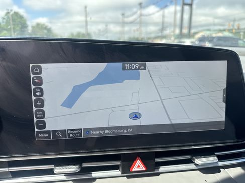 Used 2025 Hyundai Elantra SEL FWD image 27