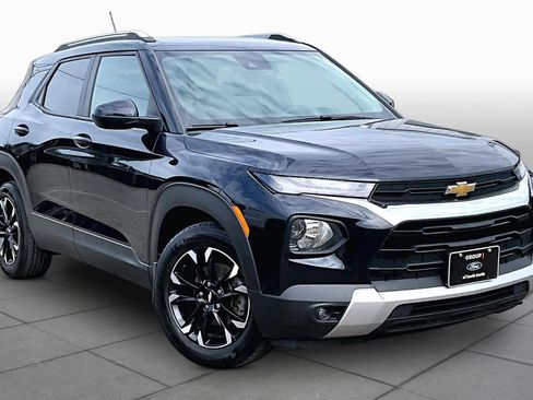 Used 2021 Chevrolet TrailBlazer LT w/ Convenience Package FWD image 3