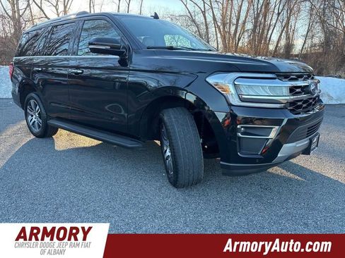 Used 2024 Ford Expedition Limited image 3